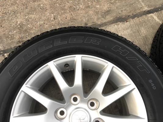 ล้อแม็ก Mitsu Pajero ขอบ17 (ลายก้ามปู) พร้อมยาง 245-65-17 Bridgestone สภาพดี ดอกยางหนา