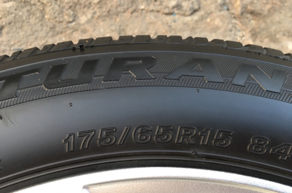 ล้อแม็ก Honda Jazz ขอบ15 พร้อมยาง 175-65-15 Bridgestone แม็กสภาพดี