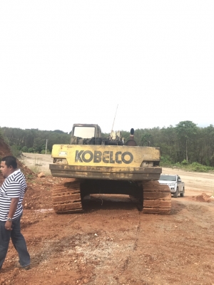 ขายแบคโฮ 3 คัน โกเบ 300 โกเบ 310 ขาเฟรมฉีก CAT320-2.2 คันยังสตาร์ทได้ยังโอเคอยู่มีเล่มทุกคันขายราคา 700,000 คอมนอก