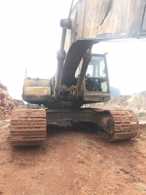 ขายแบคโฮ 3 คัน โกเบ 300 โกเบ 310 ขาเฟรมฉีก CAT320-2.2 คันยังสตาร์ทได้ยังโอเคอยู่มีเล่มทุกคันขายราคา 700,000 คอมนอก