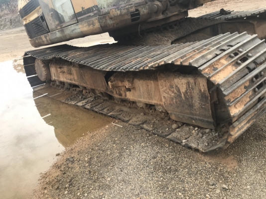 ขายแบคโฮ 3 คัน โกเบ 300 โกเบ 310 ขาเฟรมฉีก CAT320-2.2 คันยังสตาร์ทได้ยังโอเคอยู่มีเล่มทุกคันขายราคา 700,000 คอมนอก