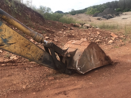 ขายแบคโฮ 3 คัน โกเบ 300 โกเบ 310 ขาเฟรมฉีก CAT320-2.2 คันยังสตาร์ทได้ยังโอเคอยู่มีเล่มทุกคันขายราคา 700,000 คอมนอก