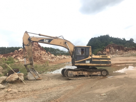 ขายแบคโฮ 3 คัน โกเบ 300 โกเบ 310 ขาเฟรมฉีก CAT320-2.2 คันยังสตาร์ทได้ยังโอเคอยู่มีเล่มทุกคันขายราคา 700,000 คอมนอก