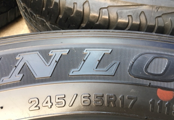 ยาง Dunlop 245-65-17 ปี 14 ดอกยางเต็มๆ ยาง Dunlop 245-65-17 ปี 14 ดอกยางเต็มๆ