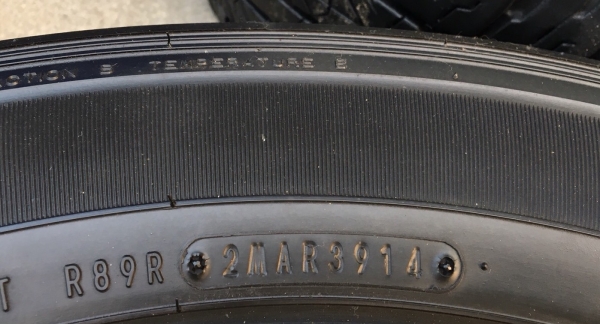 ยาง Dunlop 245-65-17 ปี 14 ดอกยางเต็มๆ ยาง Dunlop 245-65-17 ปี 14 ดอกยางเต็มๆ