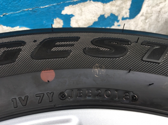 ล้อแม็กป้ายแดง Toyota Revo ขอบ 17 พร้อมยางใหม่ป้ายแดง 265-65-17 Bridgestone ปี 18 สวยกริ๊บ เส้นสีจัดจ้าน