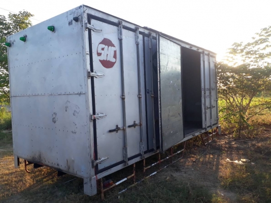 ขายตู้10บาน สภาพสวย ยาว5.50 สูง2.20 ช่วงครัชชี75