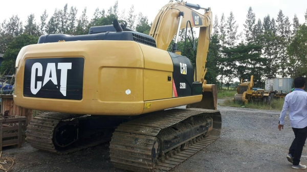 ขายรถแบคโฮ CAT 320 D2 ไมล์ 1000 ชม.ราคา 2700000 ขายรถแบคโฮ CAT 320 D2 ไมล์ 1000 ชม.ราคา 2700000