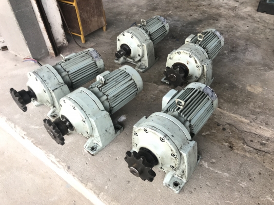 ขายมอเตอร์เกียร์ Cycro drive Sumitomo 1HP. 380V อัตราทด 1:59 made in Japan เพลาออกประมาณ 24 รอบต่อนาที สภาพสวยมากเดิมๆ หมุนนิ่ม พร้อมใช้งาน มี 5ตัวครับ