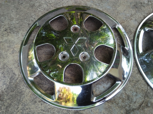 ขายฝาครอบล้อ สแตนเลส รถ 6 ล้อ เก่าญี่ปุ่น ขนาดสภาพตามรูป