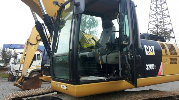 ขายรถแบคโฮ CAT 320 D2 ไมล์ 1000 ชม.ราคา 2700000