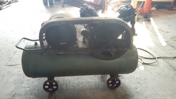 ปั๊มลมเก่าญี่ปุ่น  IWATA MINICON