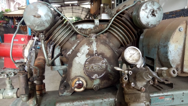 ปั๊มลมเก่าญี่ปุ่น  IWATA MINICON