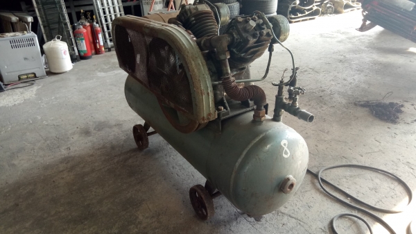 ปั๊มลมเก่าญี่ปุ่น  IWATA MINICON