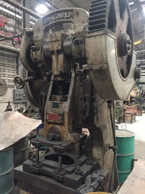 เดินเฟือง80ตัน เหล็กหล่อ พร้อมใข้งานสนใจเเวะมาลอง ราคา90000