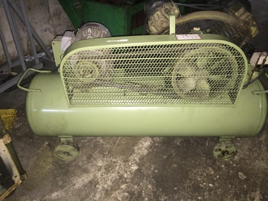 ปั๊มลมยี่ห้อ swan 150 ลิตร สภาพดี เดิมหมด มอเตอร์ 3 แรงไฟ 380 2 สูบ เกือบใหม่ ปั๊มลมยี่ห้อ swan 150 ลิตร สภาพดี เดิมหมด มอเตอร์ 3 แรงไฟ 380 2 สูบ เกือบใหม่