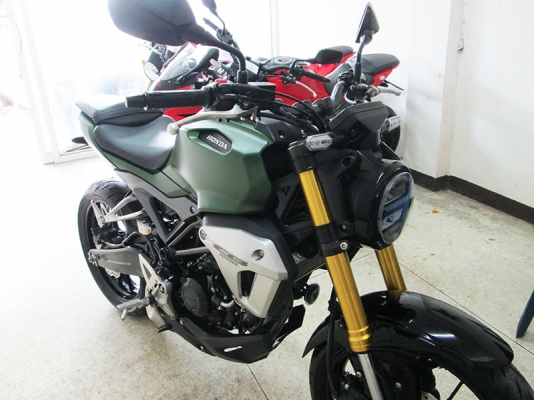 (โอนฟรี) ขาย Honda CB 150 R ไมล์ 1392 กม ปี 2017 รถหัวฉีดประหยัดน้ำมัน (โอนฟรี) ขาย Honda CB 150 R ไมล์ 1392 กม ปี 2017 รถหัวฉีดประหยัดน้ำมัน