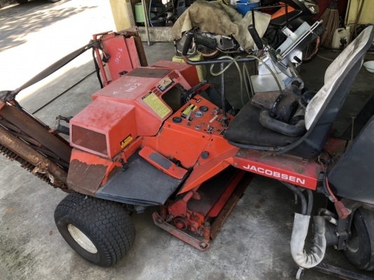 ขาย รถตัดหญ้าตัดกรีนแบบ3แก๊งเครื่องยนต์ดีเซล3สูบเครื่องติดได้ปกติแต่เอาไปเก็บงานนิดหน่อย ราคา33,000