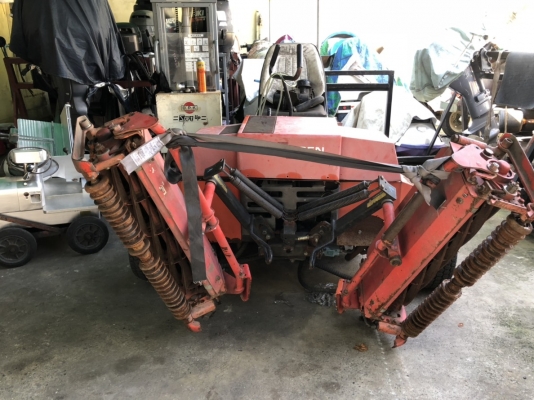 ขาย รถตัดหญ้าตัดกรีนแบบ3แก๊งเครื่องยนต์ดีเซล3สูบเครื่องติดได้ปกติแต่เอาไปเก็บงานนิดหน่อย ราคา33,000