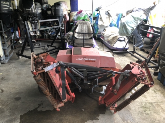 ขาย รถตัดหญ้าตัดกรีนแบบ3แก๊งเครื่องยนต์ดีเซล3สูบเครื่องติดได้ปกติแต่เอาไปเก็บงานนิดหน่อย ราคา33,000