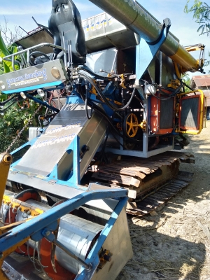 รถเกี่ยวข้าว ติดต่อ0611342039