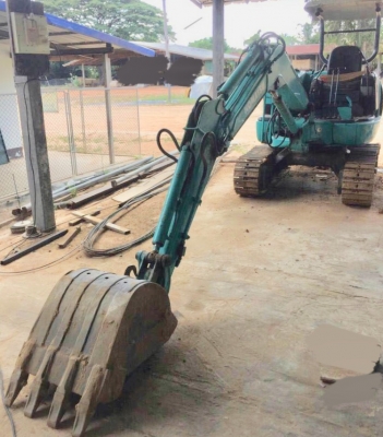 KOMATSU PC 35R พร้อมใช้งานได้เลยครับ เครื่องเดิมๆปั๊มเดิมทำงานเร็วไม่มีโหลด คอนโทรลง่ายใช้งานง่าย ช่วงล่างแน่นครับ ราคาต่อรองได้ครับ