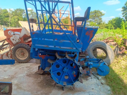 ขายเครื่องปลูกอ้อยรถไถฟอร์ด ครบชุดพร้อมใช้