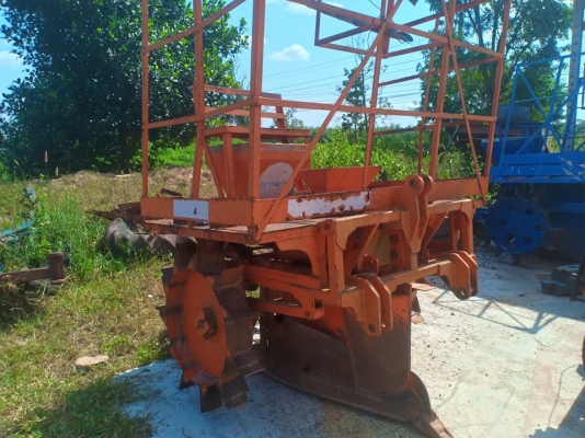 ขายเครื่องปลูกอ้อยรถไถ45-70แรง ขายเครื่องปลูกอ้อยรถไถ45-70แรง