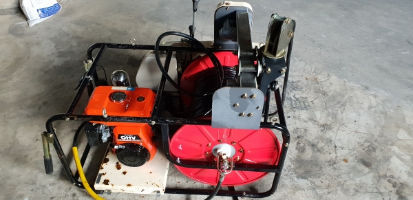 ชุดปั้มอัดฉีดเครื่องยนต์เบนชิล kubota 6 แรงม้า พร้อมปั้มฉีดยา maruyama ms410 ขนาด 6หุน สภาพสวย เปลี่ยนซีลเรียบร้อยพร้อมใช้งาน นำเข้าจากญี่ปุ่น ไม่เคยใช้ในไทย สายยาว 130เมตรพร้อมระบบเก็บสายออโต้