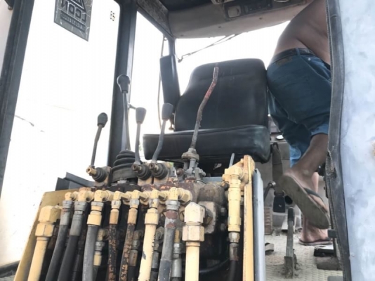 ขาย 225,000 รถตักหน้าขุดหลัง FOREDIL 4013C เครื่องดี เกียร์แรง ยางสวย ระบบพร้อมใช้ เอกสารชื่อขาย  รถอยู่  นครปฐม โทร 0610710295  สนใจ รายการสินค้า อื่นๆ ที่ เว็ปไชค์ Truck2Hand https://www.truck2hand.com/index.php?actions=content/search&amp;member_id=1361