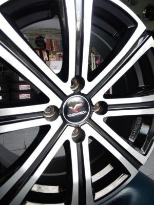 แม็กใหม่งานไทยแท้ ยาชิโยดะ ขอบ 15 กว้าง 6.5 ออฟ 38 ใส่อีโค่คาร์ไม่ติดซุ้ม