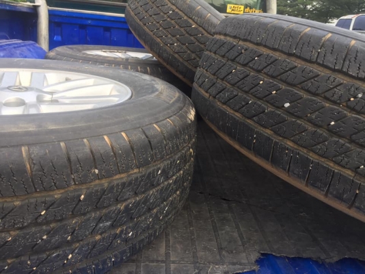 ล้อวีโก้17+ยาง265/65/17ปี13 ล้อดี ยางดอกตึบๆ ชุด5900บาท โทร.0879050181 จัดส่งได้ทั่วไทยคับ