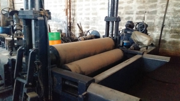 ขายเครื่องม้วนๆงานได้ยาว1.8เมตรระบบไฮโดรลิคกับเกียร์ทดม้วนงานได้20มิลคับ