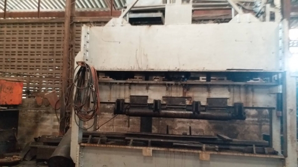 ขายเครื่องพับไฮโดรลิคยาว3เมตรพับงานได้4.5มิลราคาถูกคับ