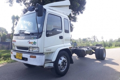 ขายครับ อีสุ เดก้า 6ล้อ เครื่อง200 แรง ปี48 ยุโร 2 หัวชัชชี. ยาว 7.2 ม. สวยเดิม ราคา 680,000 สนใจ 089-5367218 081-4252943