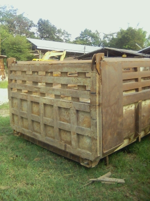 กระบะท้องเรือสามมิตร