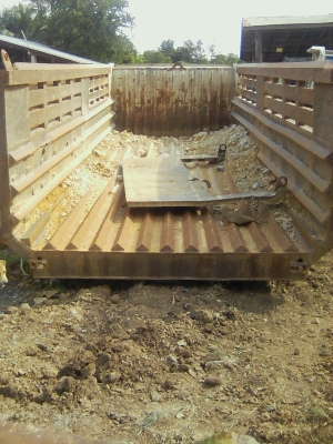 กระบะท้องเรือสามมิตร