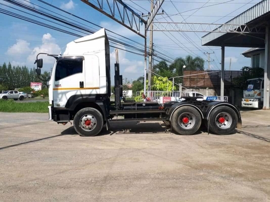 Isuzu 360 แรง ธันวา 57 สิบล้อหัวลาก สวยเดิมทุกชิ้น ยางเต็ม ไมล์สองแสนปลายๆ ทะเบียนพร้อม เครดิตดีใช้เงินดาว์นน้อย