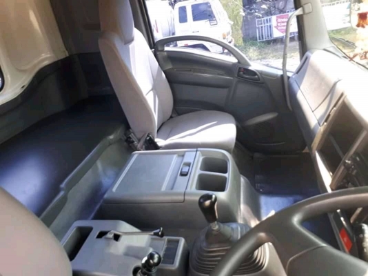 Isuzu 360 แรง ธันวา 57 สิบล้อหัวลาก สวยเดิมทุกชิ้น ยางเต็ม ไมล์สองแสนปลายๆ ทะเบียนพร้อม เครดิตดีใช้เงินดาว์นน้อย