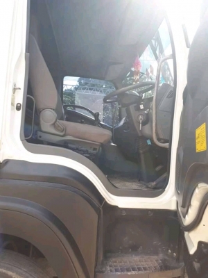 Isuzu 360 แรง ธันวา 57 สิบล้อหัวลาก สวยเดิมทุกชิ้น ยางเต็ม ไมล์สองแสนปลายๆ ทะเบียนพร้อม เครดิตดีใช้เงินดาว์นน้อย