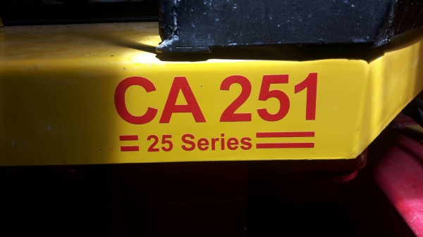 ขายรถบด DYNAPAC.CA251.10 ตันสั่นสะเทือนสองตุ่มมีเรียบกับหนามเล่มทะเบียนราคา 1,050,000