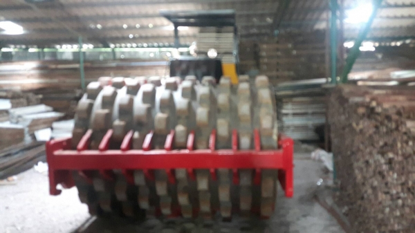 ขายรถบด DYNAPAC.CA251.10 ตันสั่นสะเทือนสองตุ่มมีเรียบกับหนามเล่มทะเบียนราคา 1,050,000