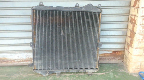 หม้อน้ำเสริม รถตู้ HIACE