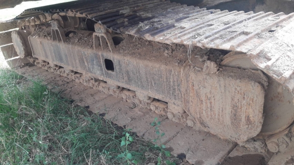 HITACHI EX 200-2 บอดี้สวยเดิมๆพร้อมใช้งานได้เลย เอกสารเล่มทะเบียนครบ ช่วงล่างเเน่น โซ่ใบสภาพเต็มดีประมาณ 70\% พร้อมใช้งาน