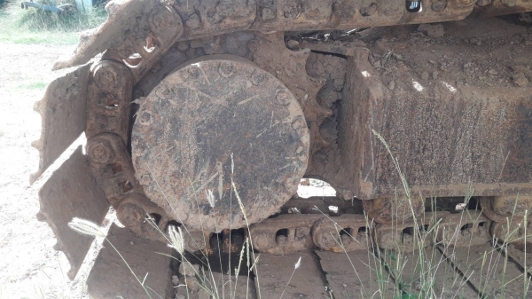 HITACHI EX 200-2 บอดี้สวยเดิมๆพร้อมใช้งานได้เลย เอกสารเล่มทะเบียนครบ ช่วงล่างเเน่น โซ่ใบสภาพเต็มดีประมาณ 70\% พร้อมใช้งาน