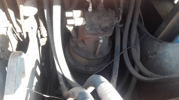 HITACHI EX 200-2 บอดี้สวยเดิมๆพร้อมใช้งานได้เลย เอกสารเล่มทะเบียนครบ ช่วงล่างเเน่น โซ่ใบสภาพเต็มดีประมาณ 70\% พร้อมใช้งาน