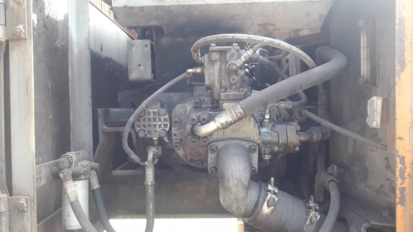 HITACHI EX 200-2 บอดี้สวยเดิมๆพร้อมใช้งานได้เลย เอกสารเล่มทะเบียนครบ ช่วงล่างเเน่น โซ่ใบสภาพเต็มดีประมาณ 70\% พร้อมใช้งาน