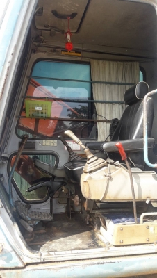 HITACHI EX 200-2 บอดี้สวยเดิมๆพร้อมใช้งานได้เลย เอกสารเล่มทะเบียนครบ ช่วงล่างเเน่น โซ่ใบสภาพเต็มดีประมาณ 70\% พร้อมใช้งาน