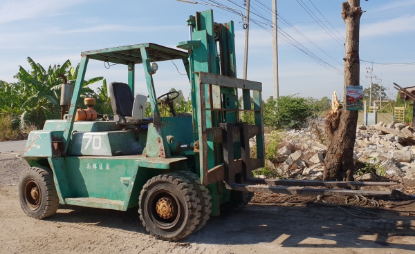 ขายด่วน275,000บาทรถยกดีเซลKOMATSU FD60-3 ยกได้6ตันยกสูง3เมตรเกียออโต้ยางตันหน้าคู้รถนอกเพิ่งนำเข้ามายังไม่เคยใช้งานในเมืองไทยเลย