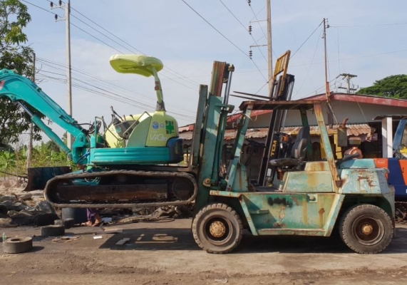 ขายด่วน275,000บาทรถยกดีเซลKOMATSU FD60-3 ยกได้6ตันยกสูง3เมตรเกียออโต้ยางตันหน้าคู้รถนอกเพิ่งนำเข้ามายังไม่เคยใช้งานในเมืองไทยเลย